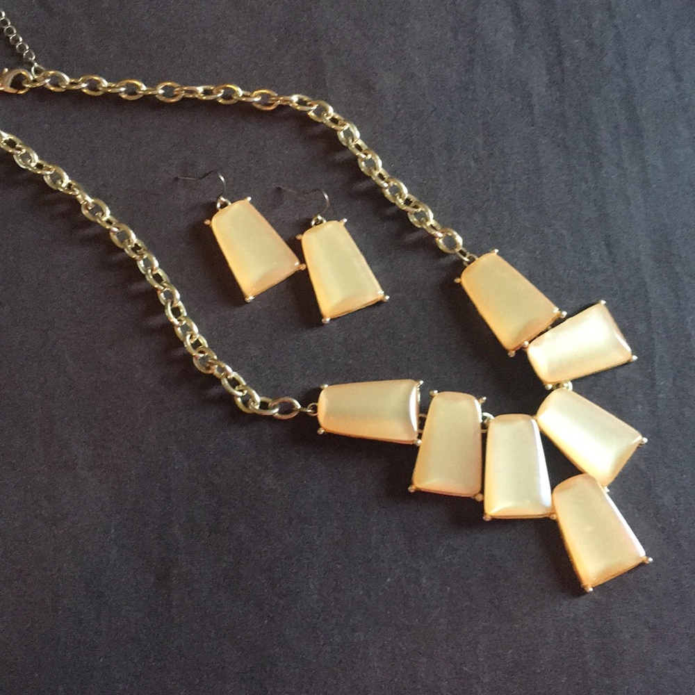 Necklace and earring set